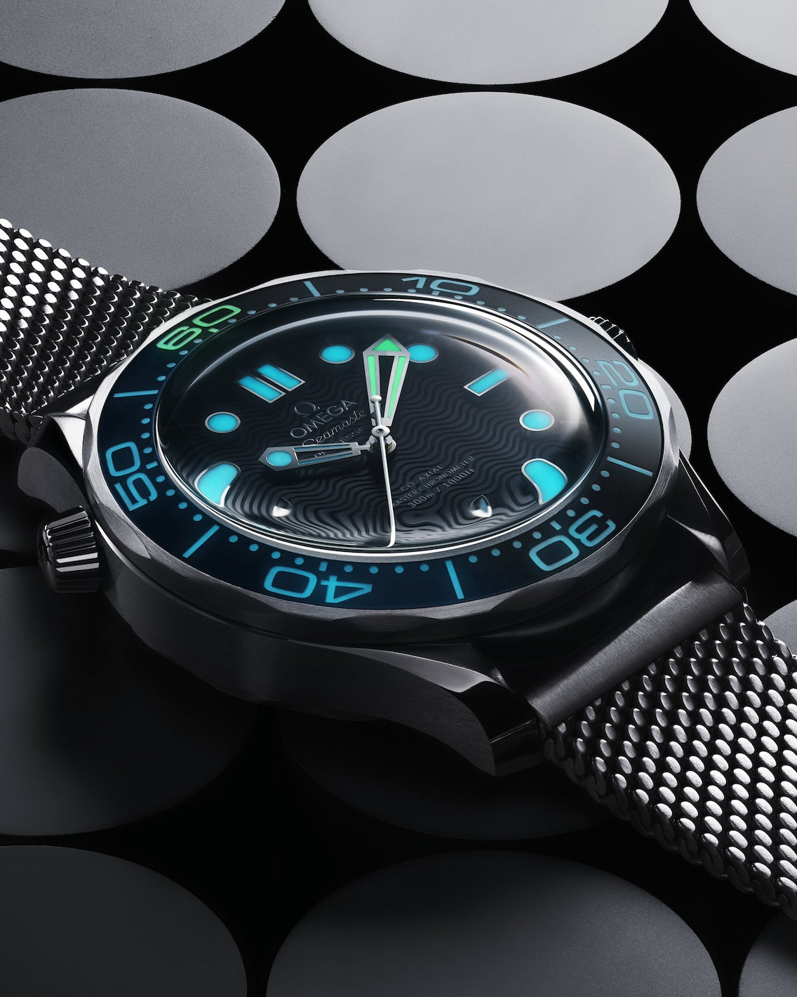 Omega-Seamaster โ007 editionโ Navy& White